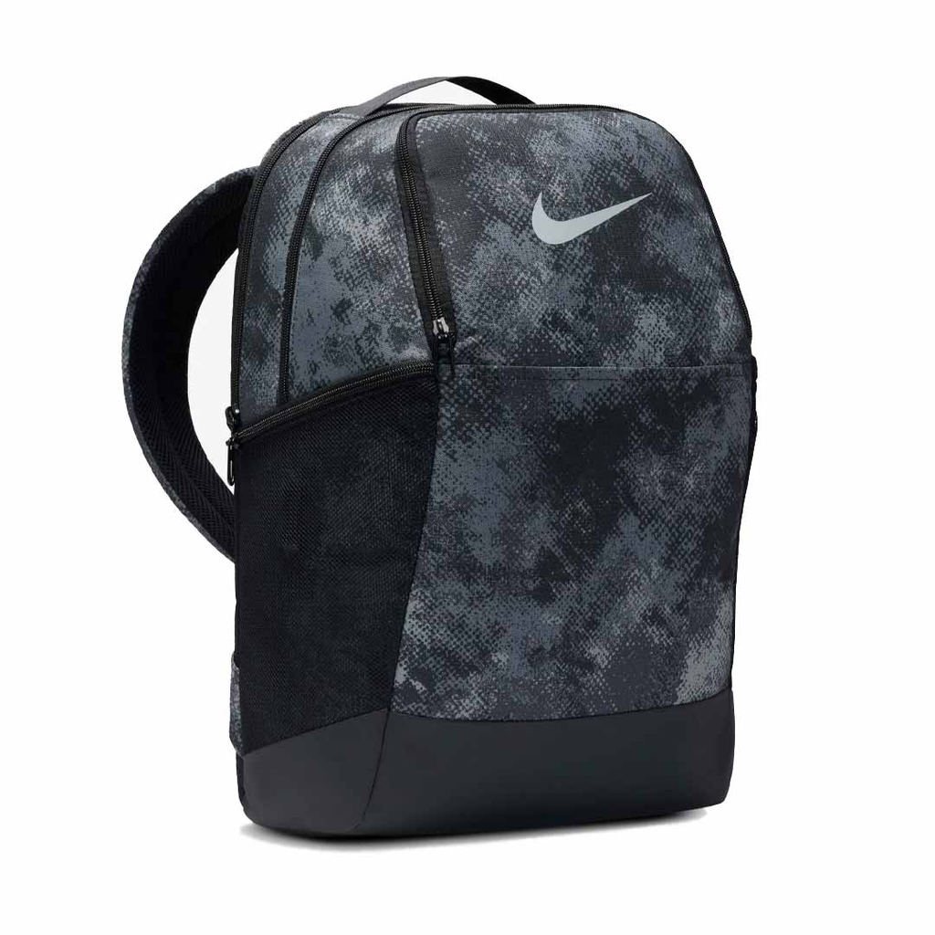 BOLSO TRAINING NIKE NK BRSLA M BKPK 9.5 CAMO AOP IRON GREY/BLACK/(LTSKGY)